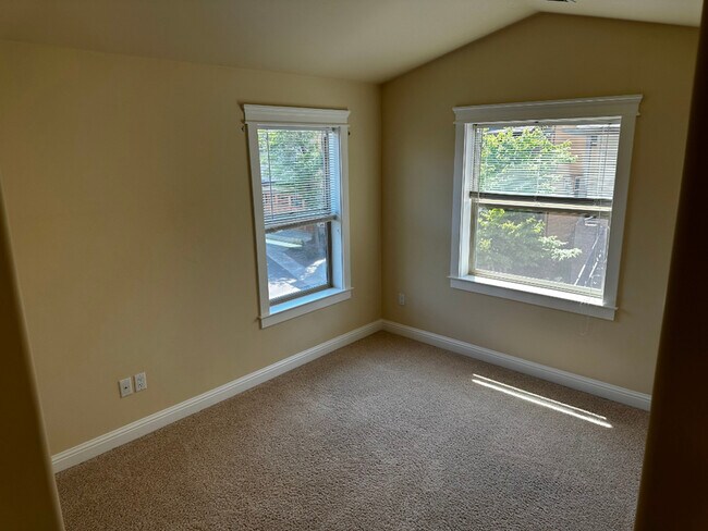 Building Photo - 449 Park Ridge Pl