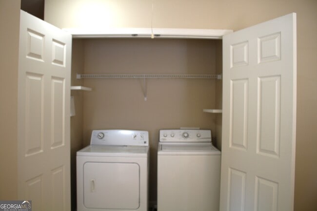 Building Photo - 3328 Castleberry Village Cir