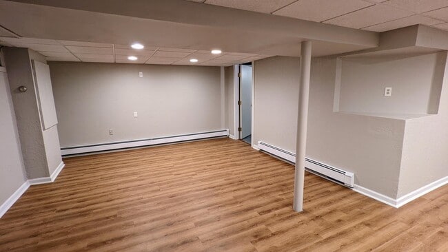 Building Photo - 5354 N Lydell Ave