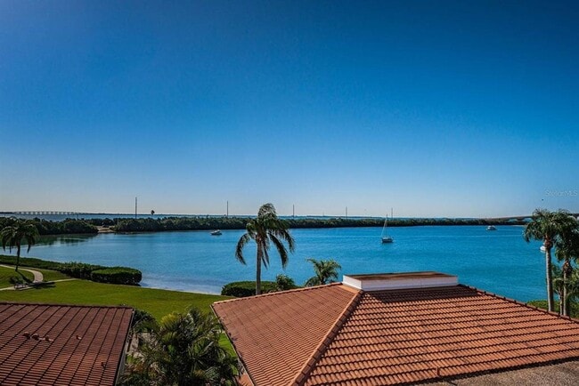 Building Photo - 6357 Bahia Del Mar Blvd S