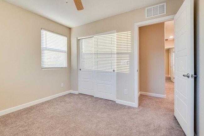 Building Photo - Modern Two-Story Townhome with Stylish Upg...