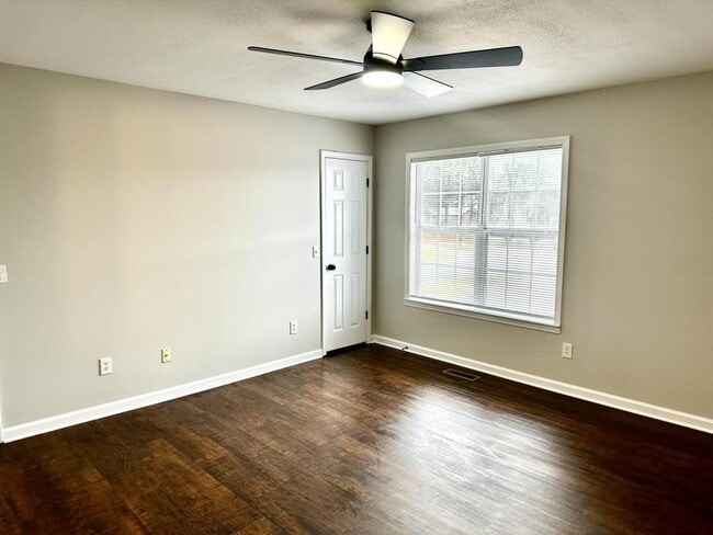 Building Photo - 3170 Achey Dr