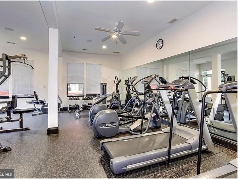 Building Photo - 309 Holland Ln