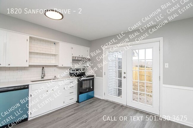 Building Photo - 1820 Sanford Dr