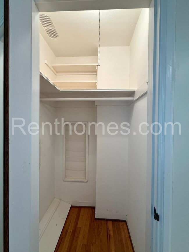 Building Photo - 2676 Narcissus Dr