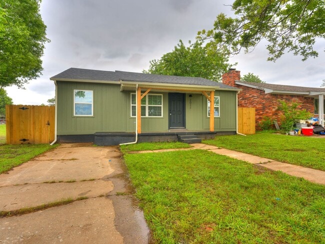 Building Photo - 4 bedroom 2 bath home in Shawnee!