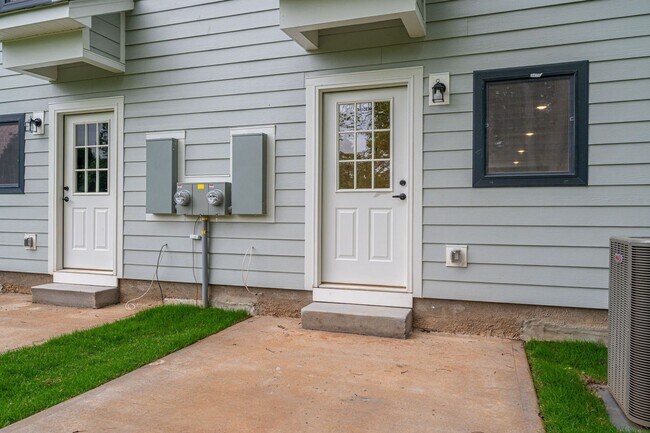 Building Photo - 3834 Maid Marion Ln