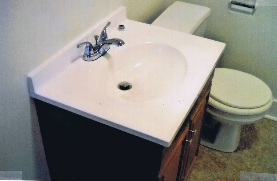 Building Photo - 252 E North Ave