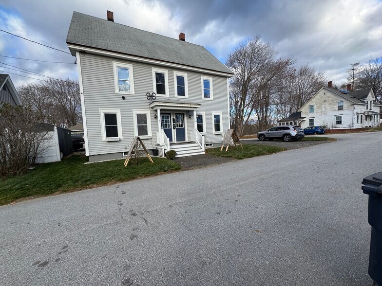 Building Photo - 4 Library St