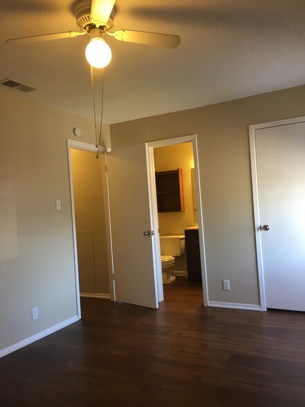 Building Photo - 412 Parkhill Cv