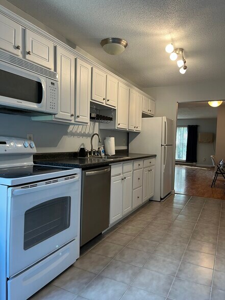 Primary Photo - 47 Wellington Dr