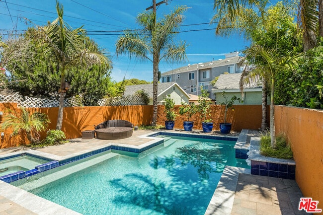 Building Photo - 224 Sunridge St