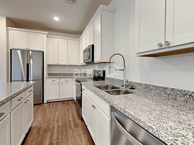 Building Photo - 4218 S 105th Dr