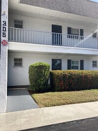 Building Photo - 305 47th Ave Dr W