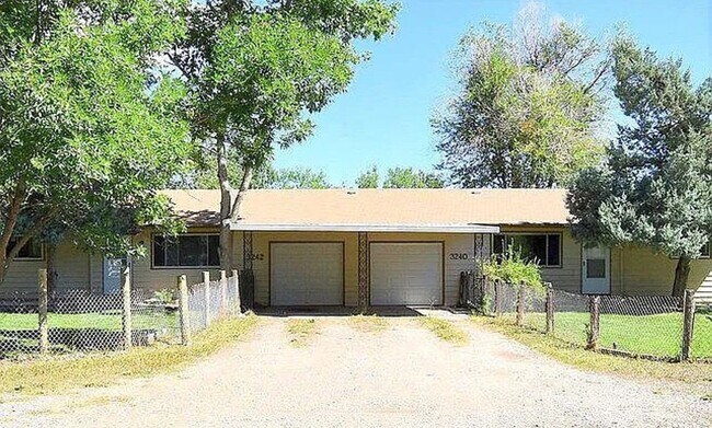 Building Photo - 2 Bedroom 1 Bath Duplex In Laporte!