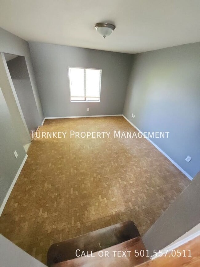 Building Photo - 1720 Pinewood Dr