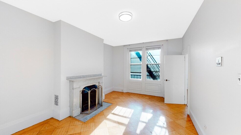 Building Photo - 396 Beacon St