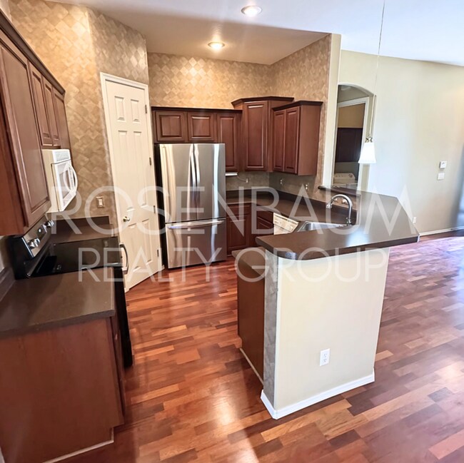 Building Photo - Beautiful 3-bedrooms, 2-baths home in the ...