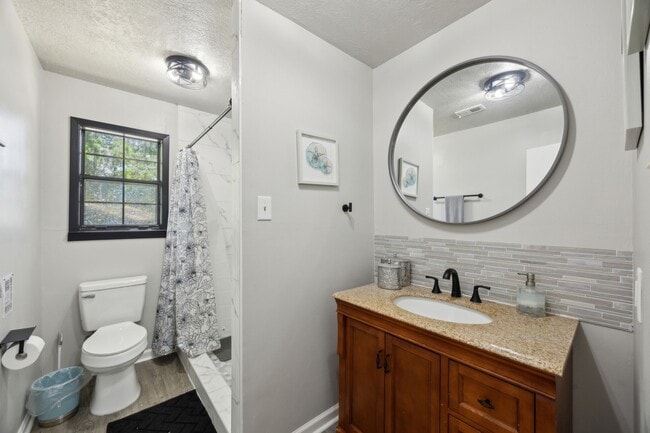 Building Photo - 10 Boat Launch Rd