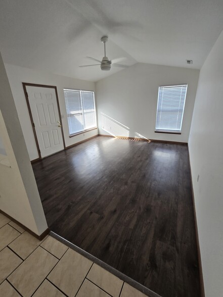 Valted Ceiling Living Room - 1015 Diamond Head Rd