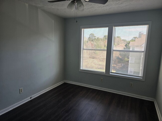 Building Photo - 979 Stewarts Creek Dr