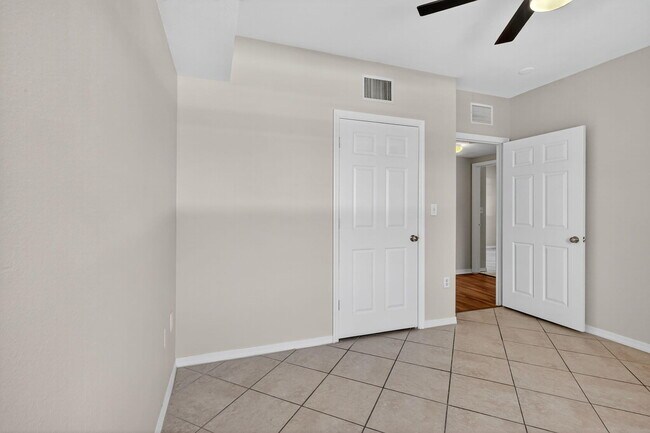 Building Photo - 6450 Emerald Dunes Dr