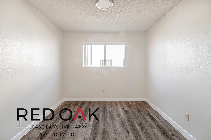 Building Photo - 12883 San Fernando Rd