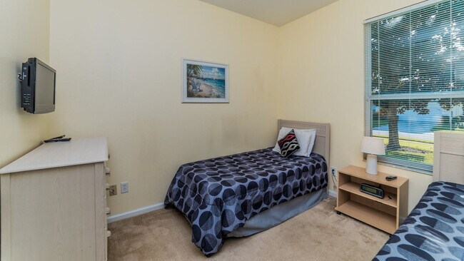Building Photo - 8147 Fan Palm Way