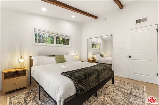 Building Photo - 5700 Vanalden Ave