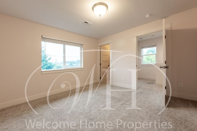 Building Photo - 22 NE Hadley Way