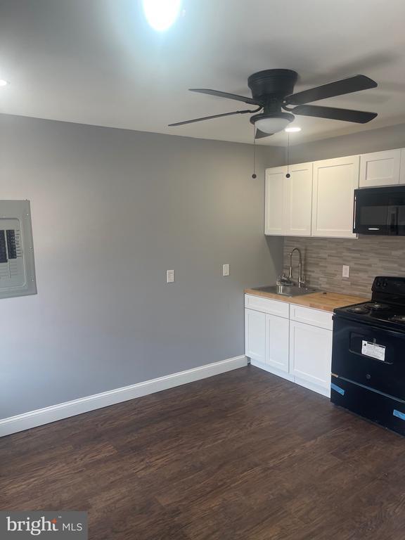 Building Photo - 5618 Appletree St