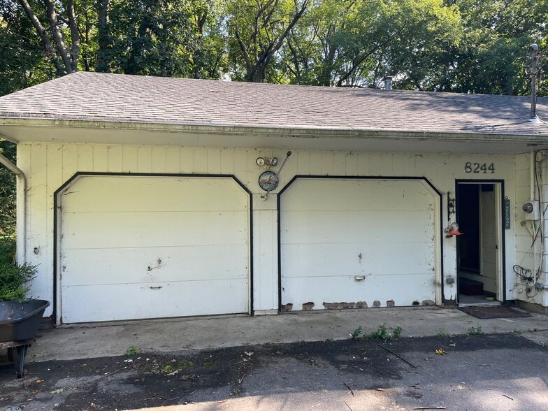 Two car garage - 8244 Lake Street Ext