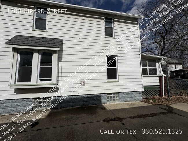 Building Photo - 1200 Girard St