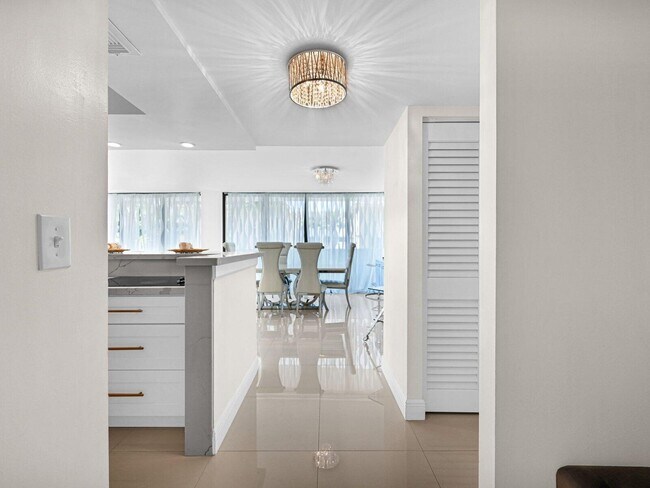 Building Photo - 2049 S Ocean Dr