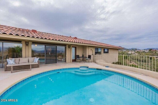 Building Photo - 16120 Cholla Dr