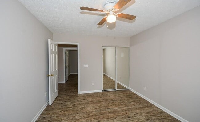 Building Photo - 612 Spanish Oak Dr