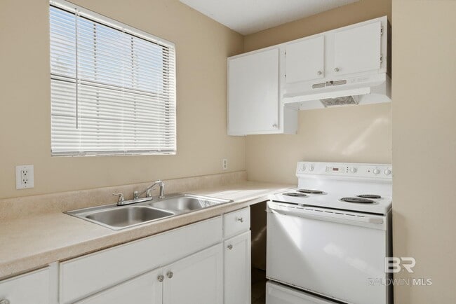 Building Photo - 6413 Schoel Ln
