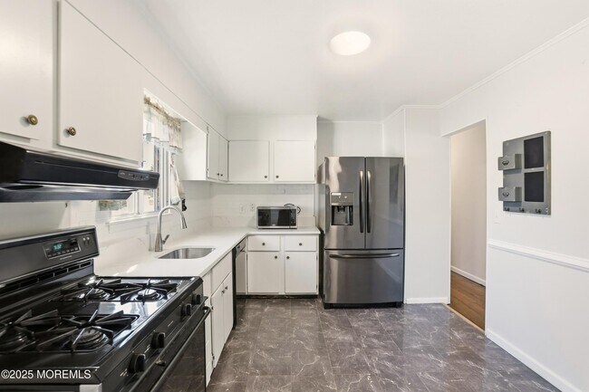 Building Photo - 701 Beach Ave