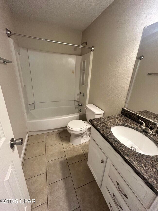 Building Photo - 3914 E 11th St