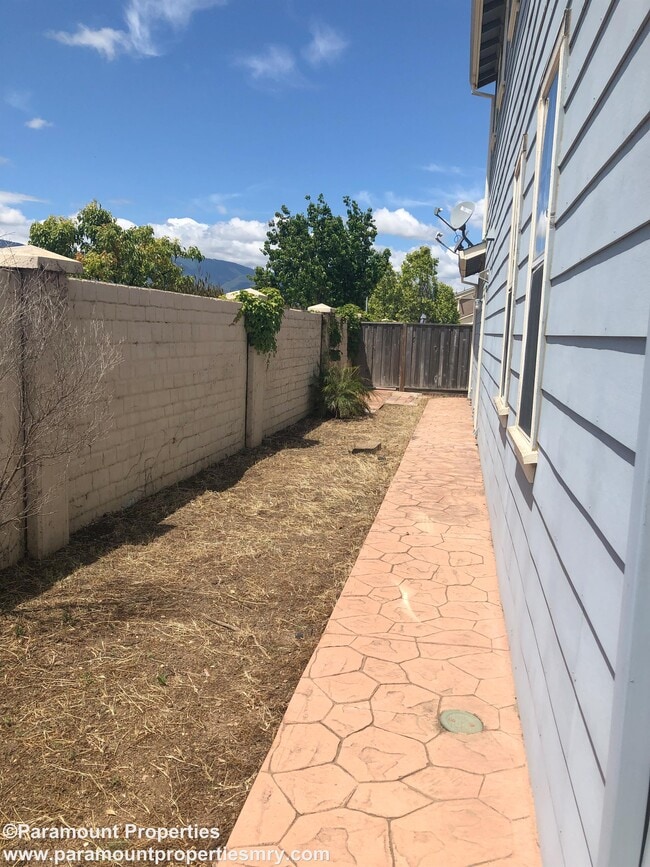 Building Photo - 279 Azalea Pl