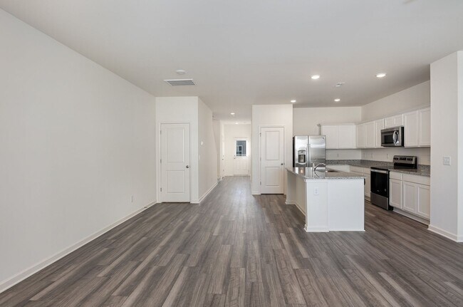 Building Photo - Absolutely Beautiful Townhome in Lovely Wake Forest Community