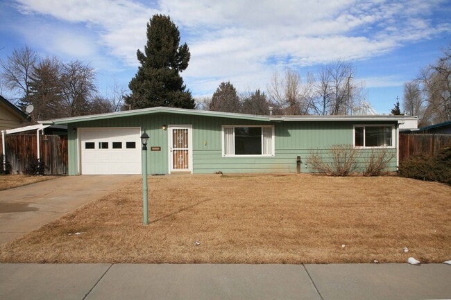 Building Photo - Students Welcome! 3 Bedroom Great Location!