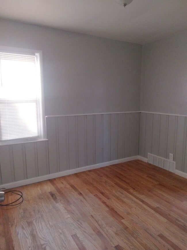 Building Photo - 19356 Westmoreland- 3 BED & 1.5 BATH FOR RENT