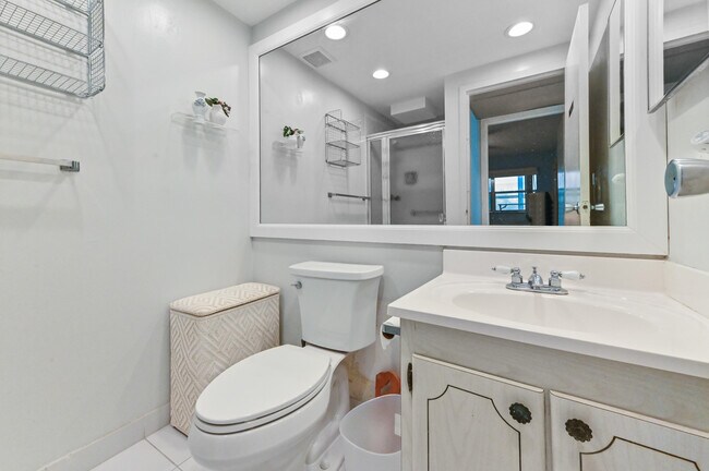 Building Photo - 104 Saxony C