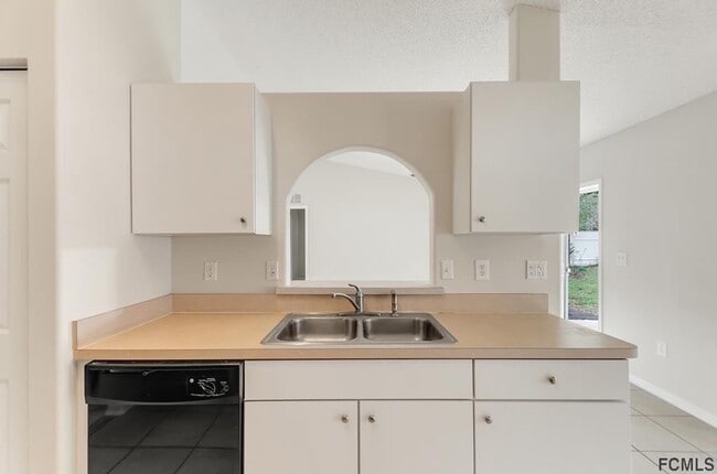 Building Photo - 3 Bedroom 2 Bath Single Family Home on a Cul-de-sac