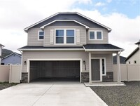 Building Photo - Beautiful newer 3 bed 2.5 bath home locate...