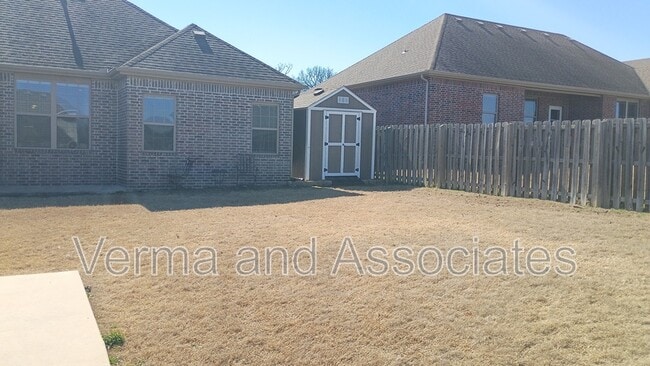 Building Photo - 1610 Sweetbriar Way