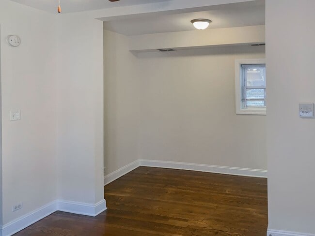 Interior Photo - 851-59 W. Cornelia
