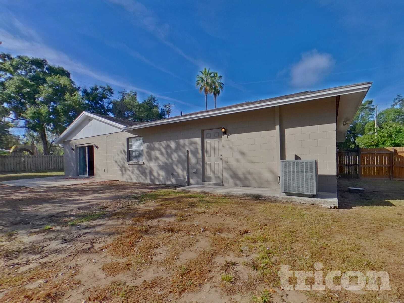 Building Photo - 1101 Seffner Valrico Rd