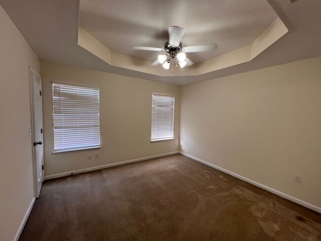 Building Photo - Available Now! 2 Bed, 2.5 Bath Townhome in The Cottages Of Lake Forest